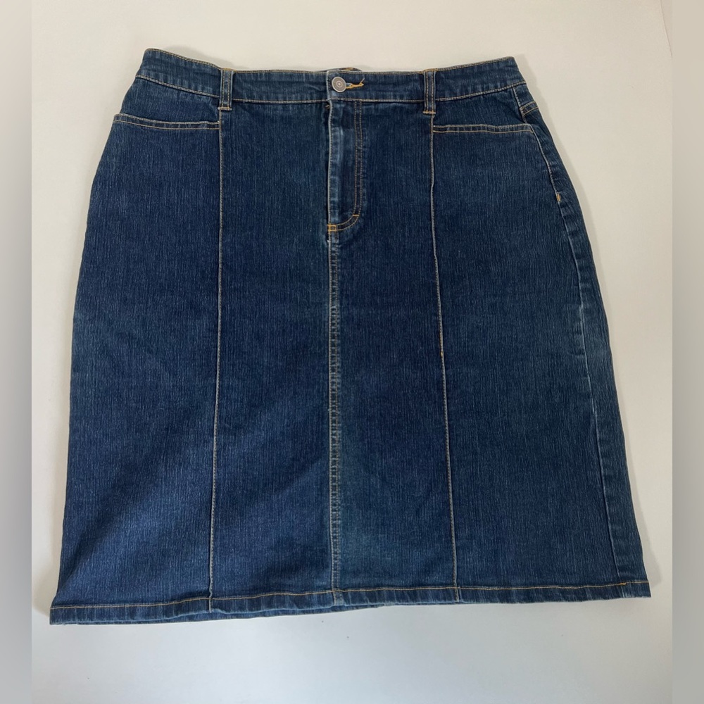 Gloria Vanderbilt Women's Denim
Blue Jean Skirt 2 Pockets Size 14